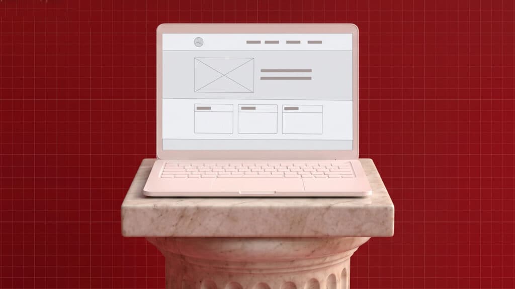 Laptop con interfaccia web su base rossa per ottimizzazione SEO.